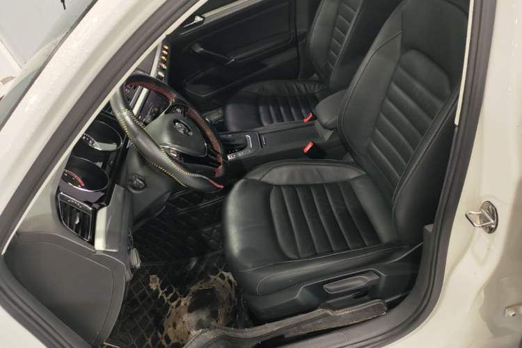 Used Volkswagen Lamando 2018 280TSI DSG Comfort Edition Left Front Seat
