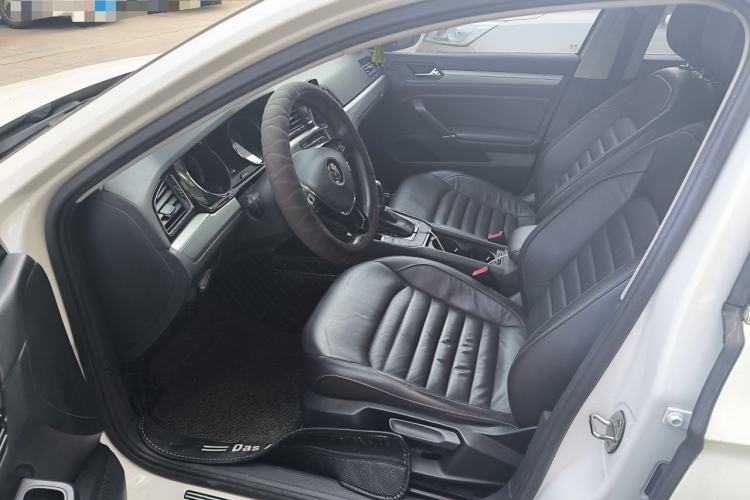 Used Volkswagen Lamando 2018 280TSI DSG Comfort Edition Left Front Seat