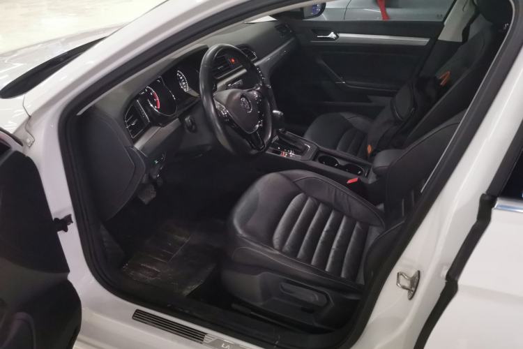 Used Volkswagen Lamando 2018 280TSI DSG Comfort Edition Left Front Seat