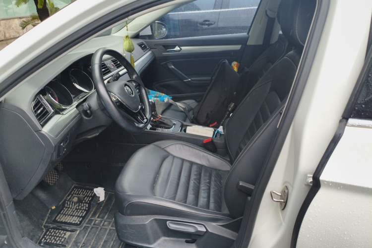 Used Volkswagen Lamando 2018 280TSI DSG Comfort Edition Left Front Seat