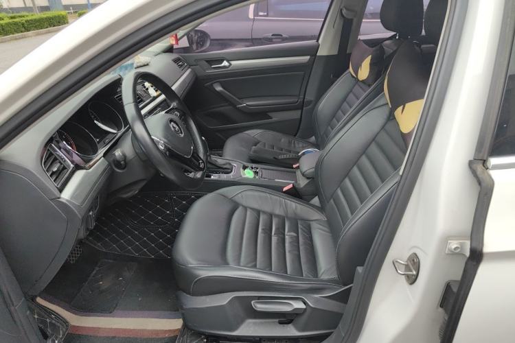 Used Volkswagen Lamando 2018 280TSI DSG Comfort Edition Left Front Seat