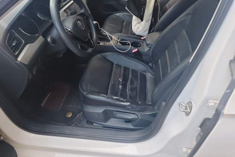 Used Volkswagen Lamando 2018 230TSI DSG Fashion Edition Left Front Seat