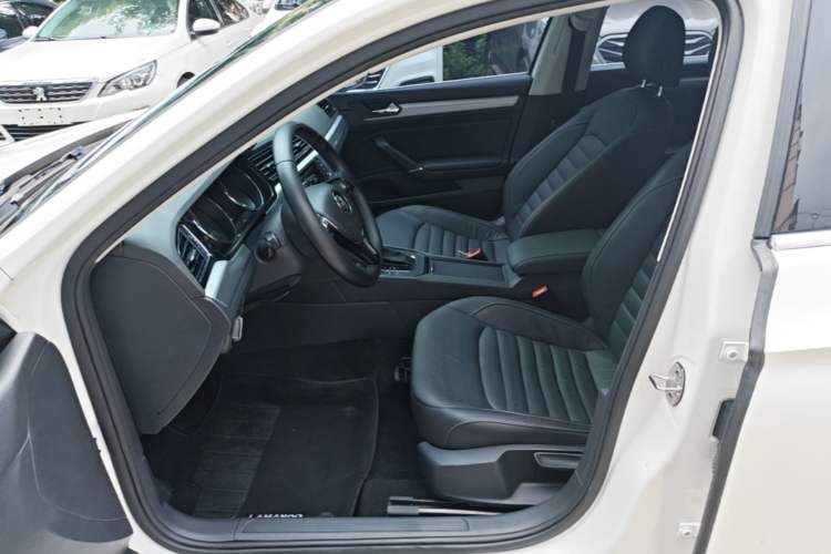 Used Volkswagen Lamando 2018 280TSI DSG Comfort Edition Left Front Seat