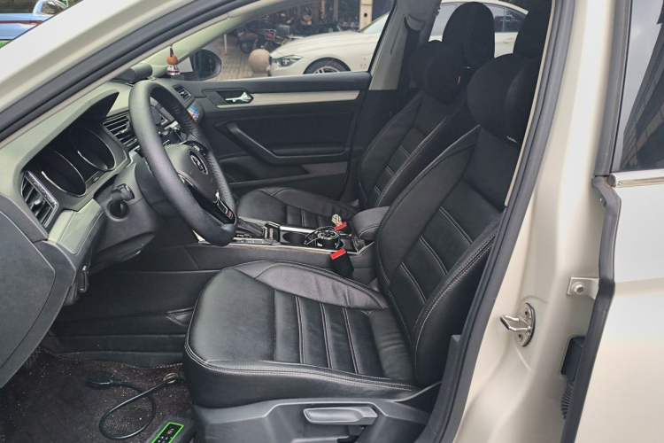 Used Volkswagen Lamando 2018 230TSI DSG Fashion Edition Left Front Seat