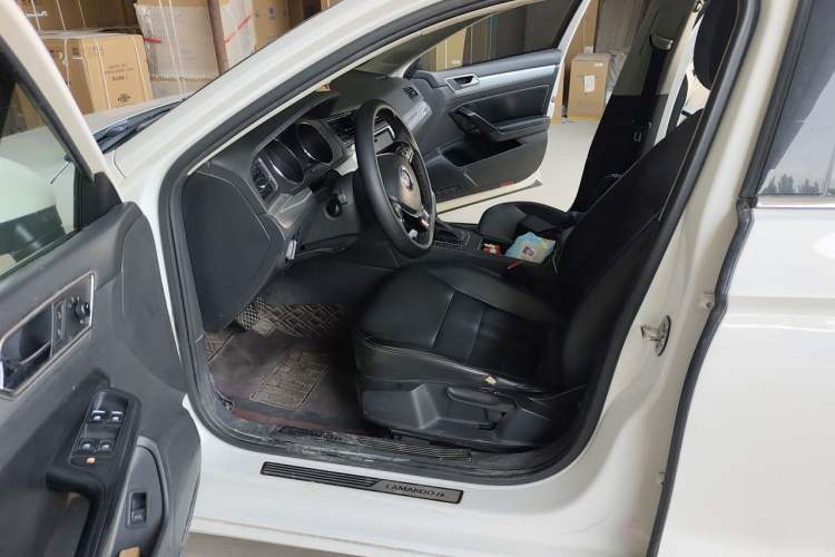 Used Volkswagen Lamando 2018 230TSI DSG Fashion Edition Left Front Seat