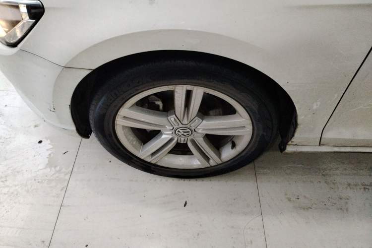 Used Volkswagen Lamando 2018 280TSI DSG Comfort Edition Left Front Wheel Hub
