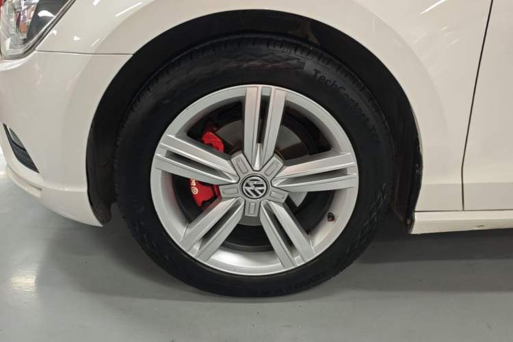 Used Volkswagen Lamando 2018 280TSI DSG Comfort Edition Left Front Wheel Hub