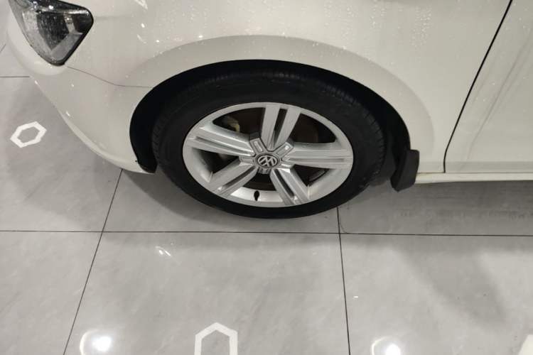 Used Volkswagen Lamando 2018 280TSI DSG Comfort Edition Left Front Wheel Hub