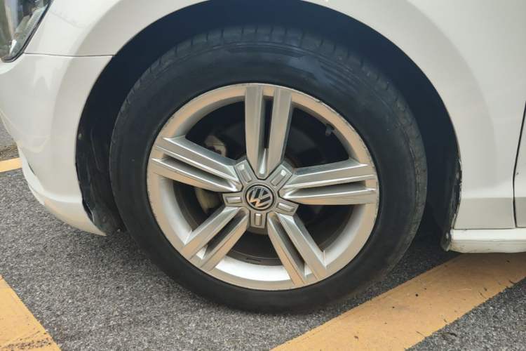 Used Volkswagen Lamando 2018 280TSI DSG Comfort Edition Left Front Wheel Hub