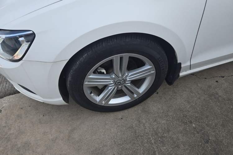 Used Volkswagen Lamando 2018 280TSI DSG Comfort Edition Left Front Wheel Hub