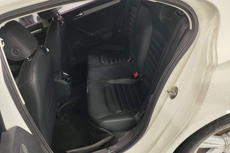 Used Volkswagen Lamando 2018 280TSI DSG Comfort Edition Left Rear Seat