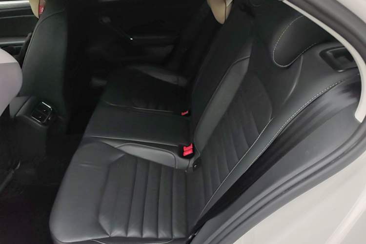Used Volkswagen Lamando 2018 280TSI Manual Comfort Edition Left Rear Seat