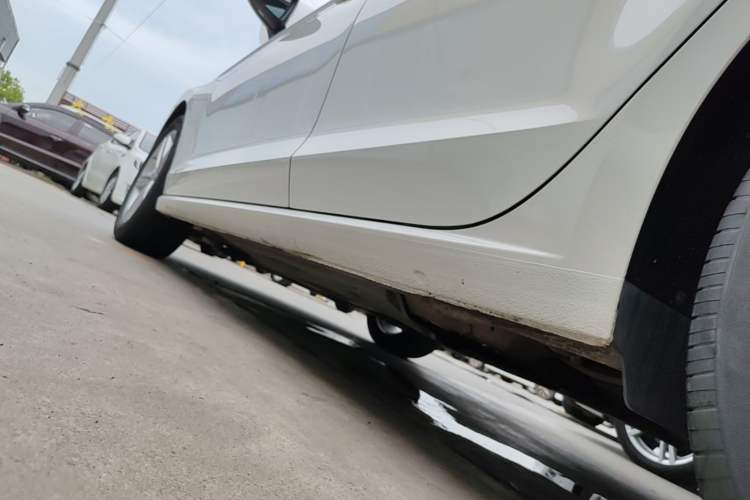 Used Volkswagen Lamando 2018 280TSI DSG Comfort Edition Left Side Sill