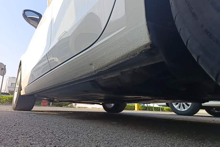 Used Volkswagen Lamando 2018 280TSI DSG Comfort Edition Left Side Sill