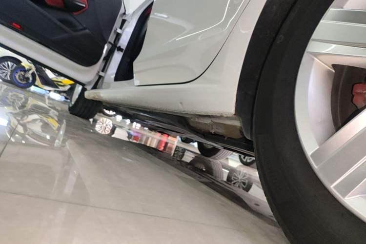 Used Volkswagen Lamando 2018 230TSI DSG Fashion Edition Left Side Sill