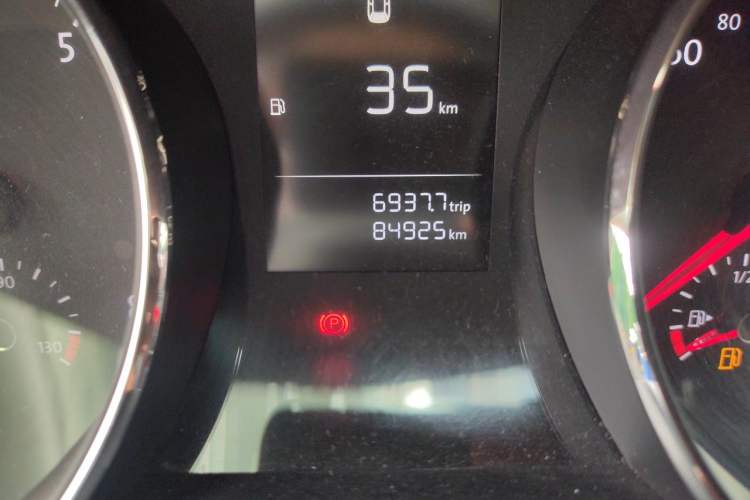 Used Volkswagen Lamando 2018 230TSI DSG Fashion Edition Odometer Close Up