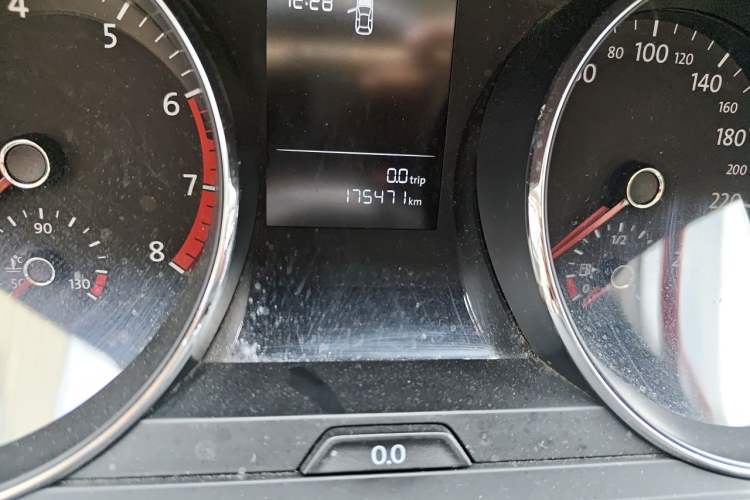 Used Volkswagen Lamando 2018 230TSI DSG Fashion Edition Odometer Close Up