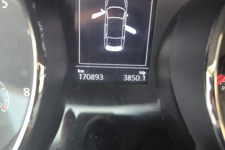 Used Volkswagen Lamando 2018 280TSI DSG Comfort Edition Odometer Close Up