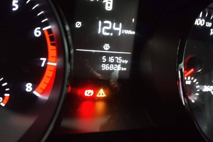 Used Volkswagen Lamando 2018 230TSI Manual Trend Edition Odometer Close Up