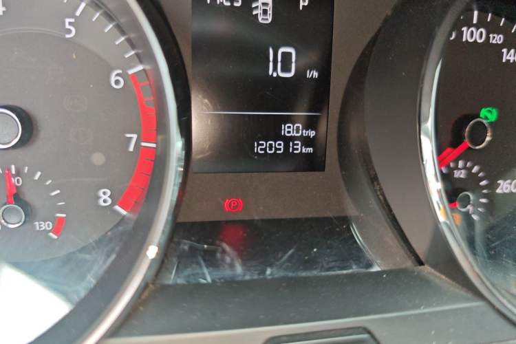 Used Volkswagen Lamando 2018 230TSI DSG Fashion Edition Odometer Close Up
