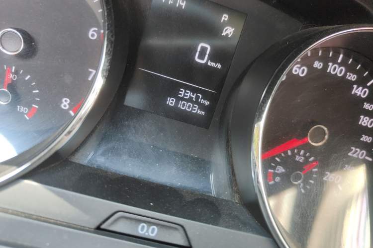 Used Volkswagen Lamando 2018 230TSI DSG Fashion Edition Odometer Close Up