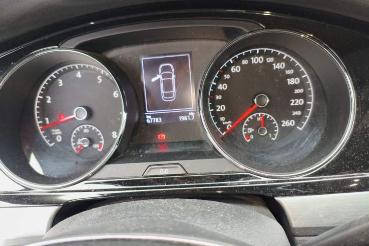 Used Volkswagen Lamando 2018 280TSI DSG Comfort Edition Odometer Close Up