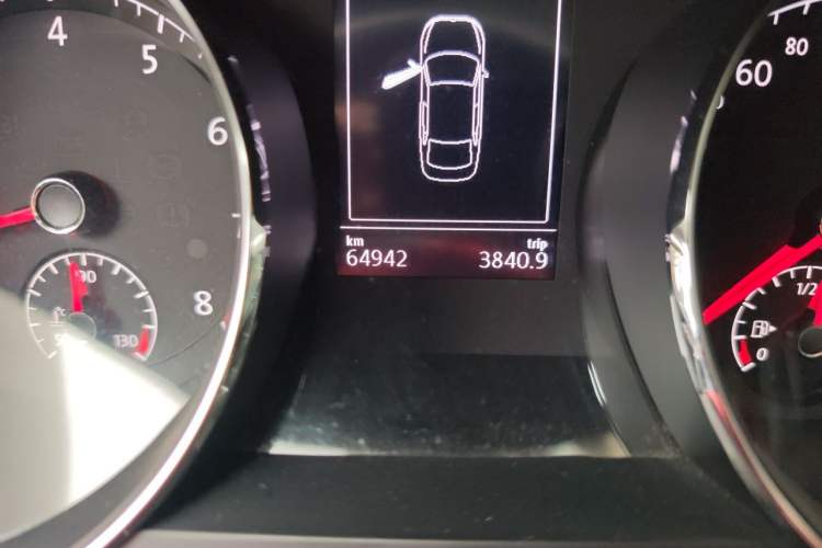 Used Volkswagen Lamando 2018 280TSI DSG Comfort Edition Odometer Close Up
