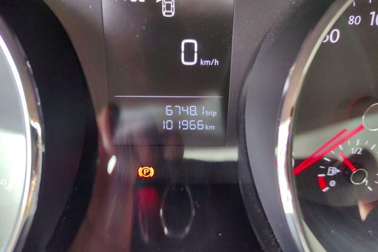 Used Volkswagen Lamando 2018 230TSI Manual Trend Edition Odometer Close Up