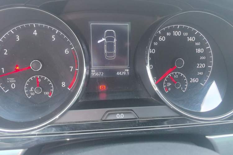 Used Volkswagen Lamando 2018 280TSI DSG Comfort Edition Odometer Close Up