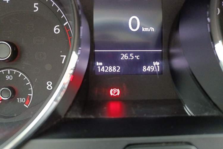 Used Volkswagen Lamando 2018 280TSI DSG Comfort Edition Odometer Close Up