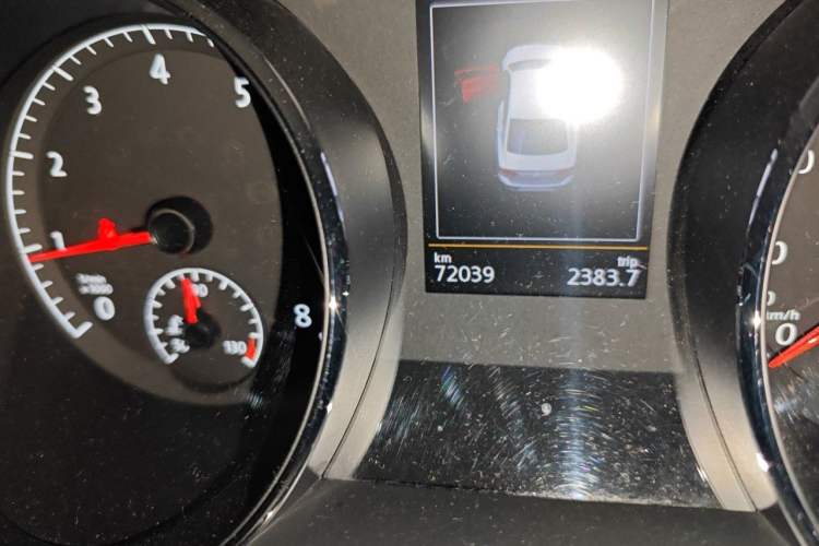 Used Volkswagen Lamando 2018 280TSI DSG Luxury Edition Odometer Close Up