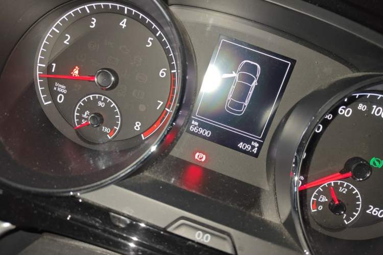 Used Volkswagen Lamando 2018 280TSI DSG Comfort Edition Odometer Close Up
