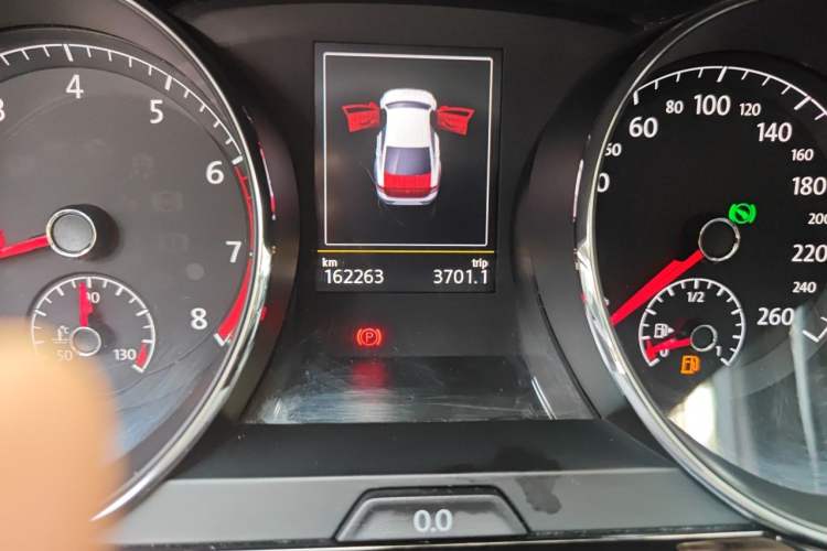 Used Volkswagen Lamando 2018 280TSI DSG Luxury Edition Odometer Close Up