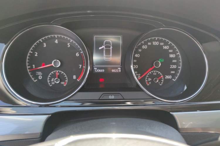 Used Volkswagen Lamando 2018 280TSI DSG Comfort Edition Odometer Close Up
