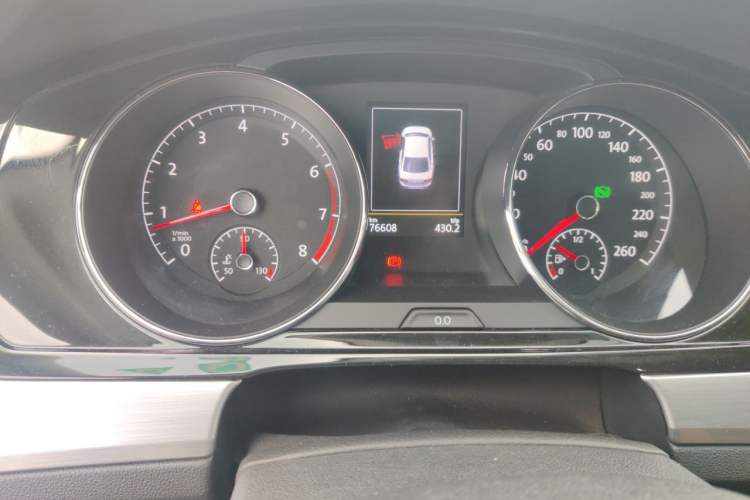Used Volkswagen Lamando 2018 280TSI DSG Luxury Edition Odometer Close Up