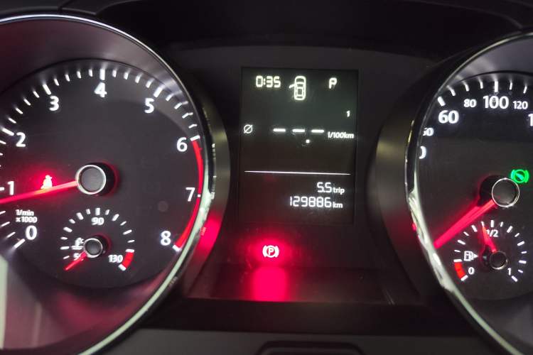Used Volkswagen Lamando 2018 230TSI DSG Fashion Edition Odometer Close Up