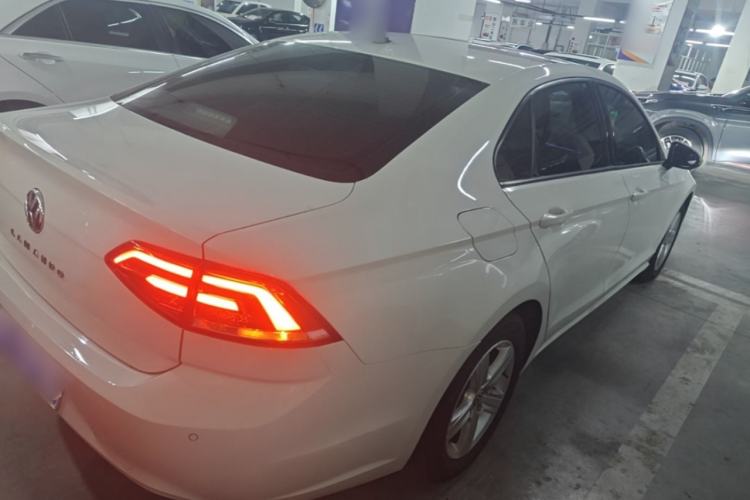 Used Volkswagen Lamando 2018 230TSI DSG Fashion Edition Rear Right 45 Deg