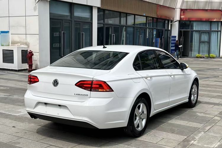 Used Volkswagen Lamando 2018 230TSI DSG Fashion Edition Rear Right 45 Deg
