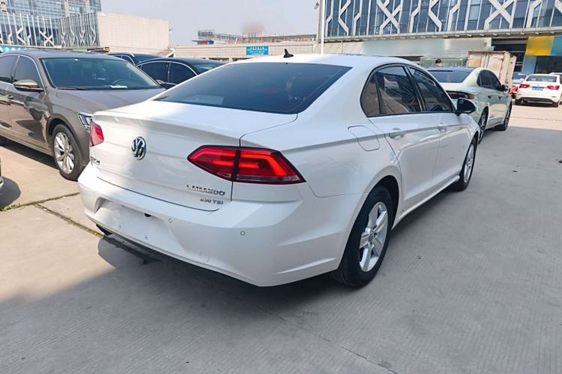Used Volkswagen Lamando 2018 230TSI DSG Fashion Edition Rear Right 45 Deg