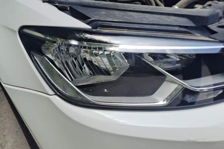 Used Volkswagen Lamando 2018 280TSI DSG Comfort Edition Right Front Headlight