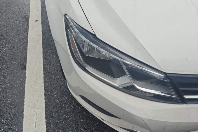 Used Volkswagen Lamando 2018 280TSI DSG Comfort Edition Right Front Headlight