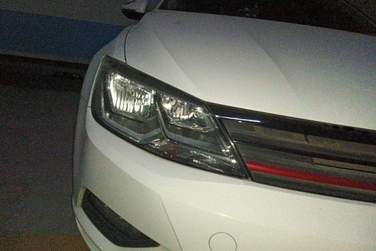 Used Volkswagen Lamando 2018 280TSI DSG Comfort Edition Right Front Headlight