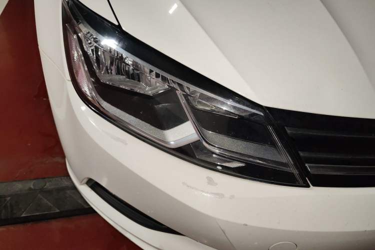 Used Volkswagen Lamando 2018 230TSI Manual Trend Edition Right Front Headlight