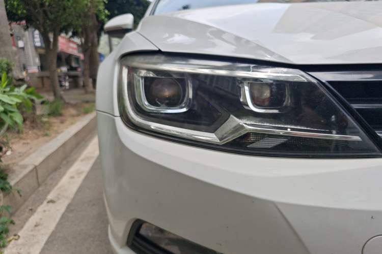 Used Volkswagen Lamando 2018 230TSI DSG Fashion Edition Right Front Headlight