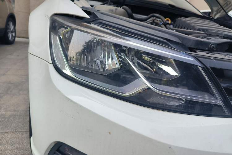 Used Volkswagen Lamando 2018 280TSI DSG Comfort Edition Right Front Headlight