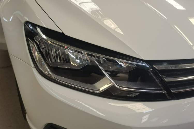 Used Volkswagen Lamando 2018 280TSI DSG Comfort Edition Right Front Headlight