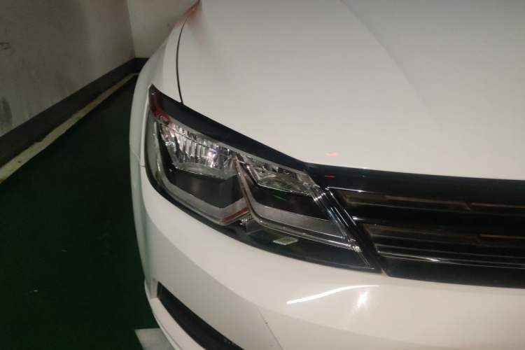 Used Volkswagen Lamando 2018 230TSI Manual Trend Edition Right Front Headlight