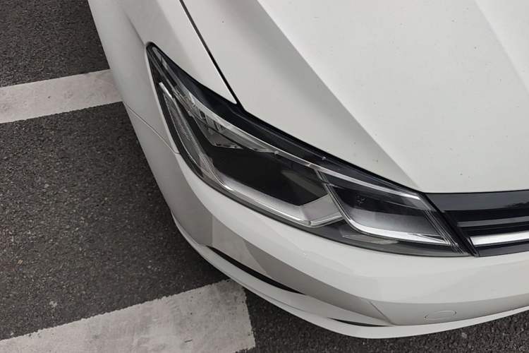 Used Volkswagen Lamando 2018 280TSI Manual Comfort Edition Right Front Headlight