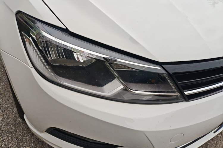 Used Volkswagen Lamando 2018 280TSI DSG Comfort Edition Right Front Headlight