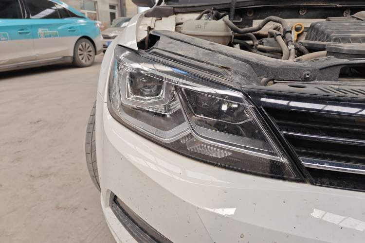 Used Volkswagen Lamando 2018 280TSI DSG Comfort Edition Right Front Headlight